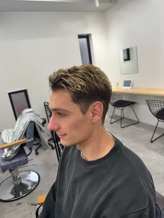 メンズ ブリーチ 心斎橋店所属・メンズ特化美容師 花原雅人のヘアスタイル