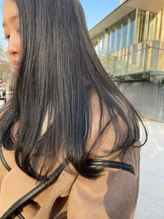 セミロング カラー しの　ゆきの THE REMMYのヘアスタイル