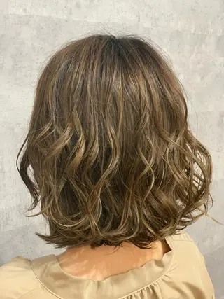 ミディアム SALOWIN心斎橋Suite店所属・ブリーチ毛にもできる 縮毛矯正|鷹司郎のヘアスタイル