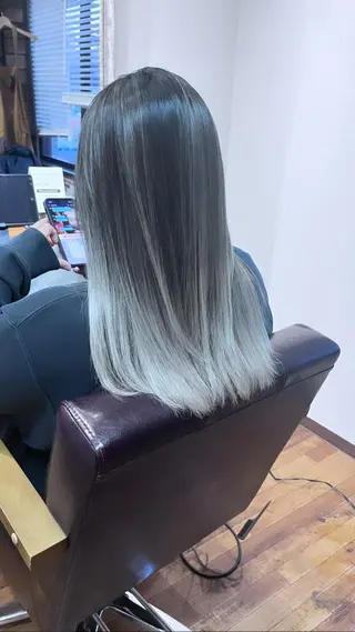 セミロング カラー さいとう つかさのヘアスタイル