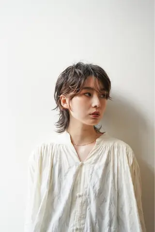 ミディアム カラー THE DAY所属・AKI HASHIMOTOのヘアスタイル
