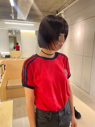 ショート カラー MIU/ルーツカラー 顔まわりレイヤーのヘアスタイル