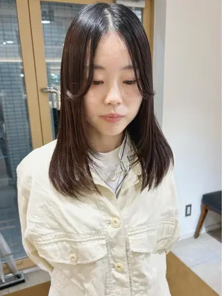 ミディアム 齋藤 咲のヘアスタイル