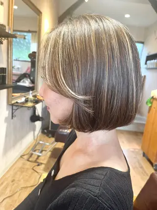 ミディアム カラー SORA所属・ＳＯＲＡ Ｉｉｅのヘアスタイル