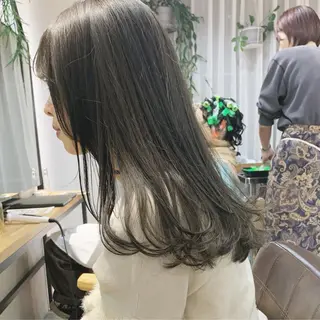 ミディアム カラー ネイル ハイトーンボブ 前田 表参道　グレージュのヘアスタイル