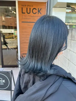 ミディアム カラー イシイ ハルナ 🤍のヘアスタイル