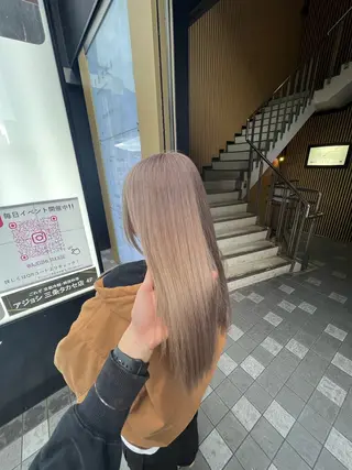 セミロング ハイトーンカラー 坂本 翼のヘアスタイル