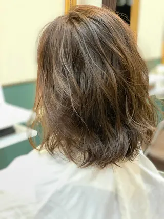 ミディアム 大木 華のヘアスタイル