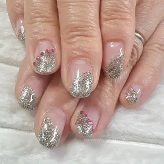 ネイル キャンアイドレッシー六本木店所属・MIKA／耳ツボ ／マグネットネイルのネイルデザイン