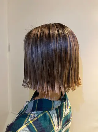 ミディアム 岩上 充希のヘアスタイル