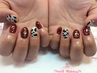 ネイル ネイルリボン 受付スタッフのネイルデザイン