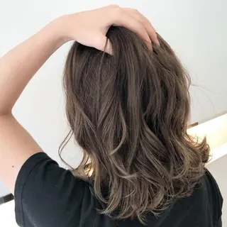 セミロング カラー GLROW haruhiのヘアスタイル
