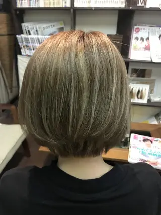 ショート カラー hair works raptureのヘアスタイル