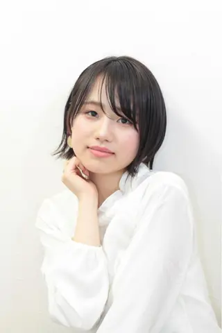 ショート カラー ROOTS martinのヘアスタイル