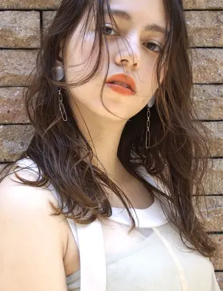 セミロング カラー パーマ hoNua. 栄/透明感カラーのヘアスタイル