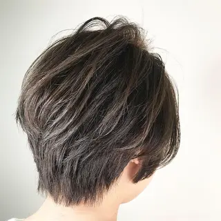 ショート カラー 濱川 佳奈のヘアスタイル