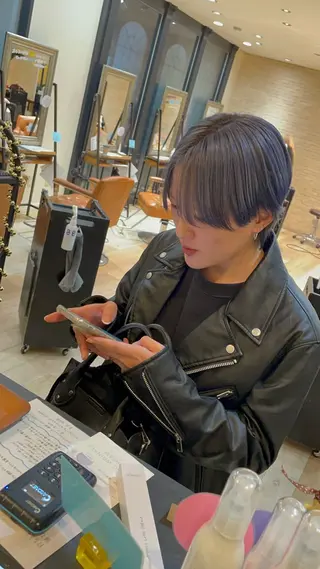 ショート カラー 松尾 遥花のヘアスタイル