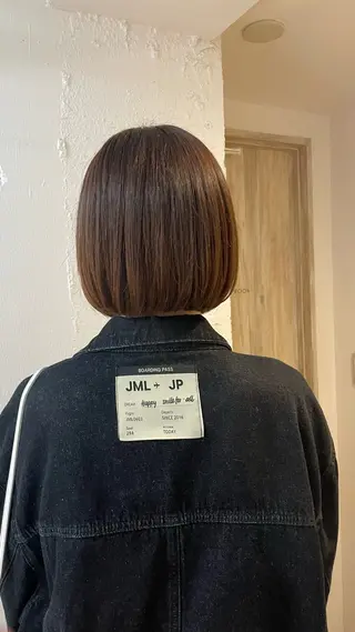 ミディアム 艶カラー/ ストレート/くるみのヘアスタイル