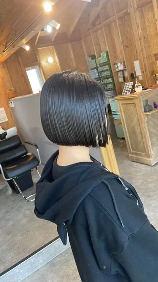 ショート ☘️レイヤー&ボブ× ハイトーン☘️初ボブのヘアスタイル