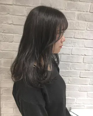 ロング カラー 江原 彩華のヘアスタイル