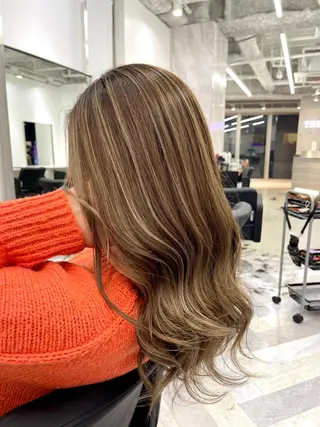 ロング カラー himeka🪽 アレンジ/ブリーチのヘアスタイル