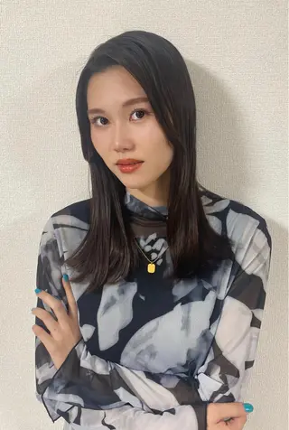 セミロング あいさ🤍ムラ無しカ ラー🤍のヘアスタイル