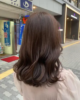 カラー KOKORO 中村 朱里のヘアスタイル