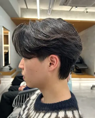 メンズ ニュアンスパーマ/ 毛流れ/ハイトーンのヘアスタイル