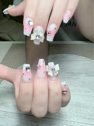 ネイル シェヌネイル JURAのネイルデザイン