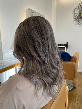 セミロング ブリーチ毛矯正.髪質 改善.髪にドラマをのヘアスタイル