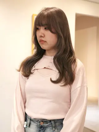 ロング カラー (𝐡)𝐰𝐢𝐦 𝐲𝐮𝐧𝐚のヘアスタイル