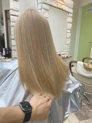 ロング 髪質改善カラー× 美髪ストレート前出のヘアスタイル