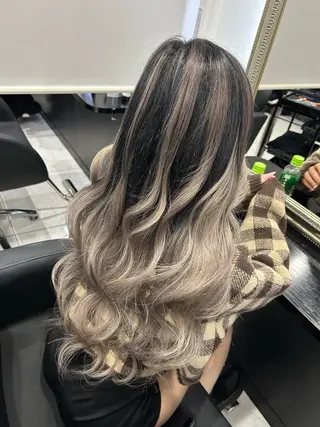 ロング 長田 麻友子のヘアスタイル