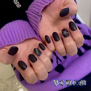 ネイル BLUEM なな🐶のネイルデザイン