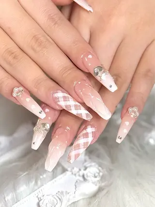 ネイル ルシイ🎀新宿長さ 出しパーツ専門店のネイルデザイン