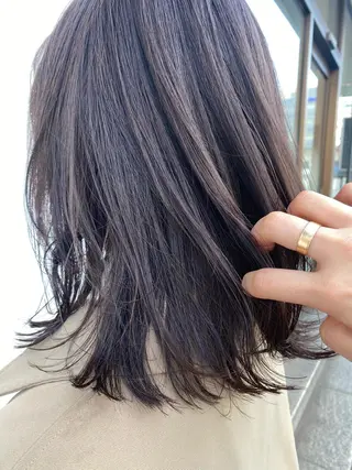 ミディアム W所属・小林 朋花のヘアスタイル