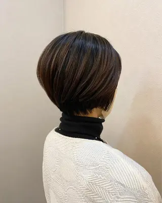 ショート カラー 林 瑠夏のヘアスタイル