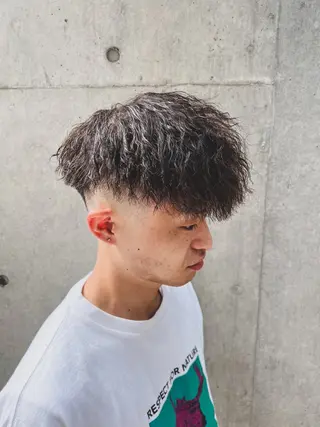 ショート パーマ メンズ 豊崎 佑輔のヘアスタイル