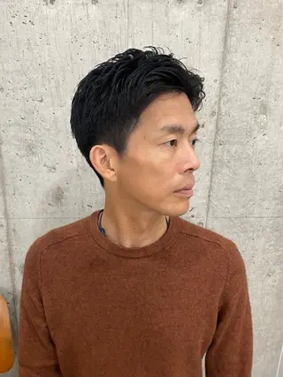 ショート メンズ センターパート/ニ ュアンスパーマのヘアスタイル