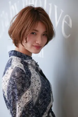 ミディアム 江原 彩華のヘアスタイル