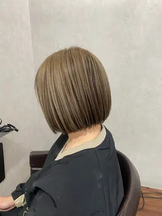 ミディアム _White所属・ＳＨＩ ＺＵのヘアスタイル