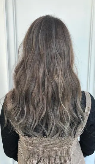 ロング カラー ヘアーメイクWiLL 西宮店所属・川上 紗也加のヘアスタイル