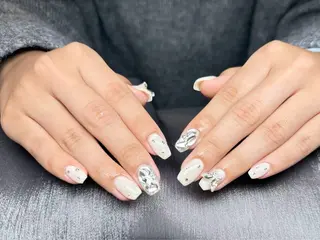 ネイル Kaka_ パラジェル、長さだしのネイルデザイン