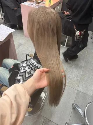 ロング 鈴木瑛里／ブロンド ベージュ／男女のヘアスタイル