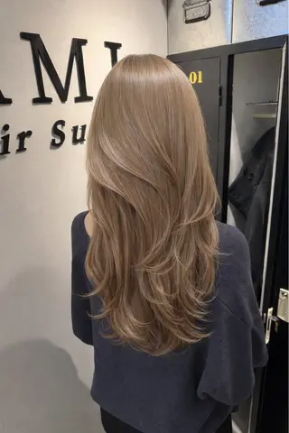 セミロング カラー AMI Hair  supply所属・髪質改善カラー 韓国風レイヤーのヘアスタイル