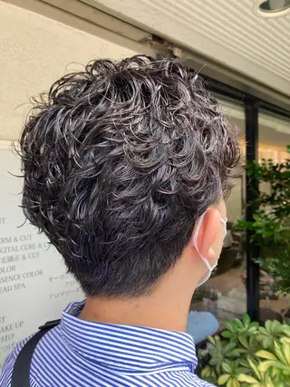 ショート パーマ メンズ 勝俣 政季のヘアスタイル