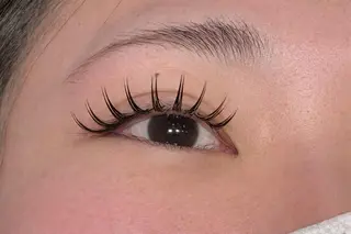 マツエク・マツパ 艶髪カラー💙ྀི/ アイ兼任👀/ミナルのヘアスタイル