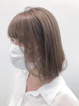 ミディアム カラー レイヤーカット 透明感カラーのヘアスタイル