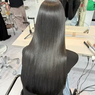 ロング 鍋田/ vivie/ 縮毛矯正／レイヤーのヘアスタイル