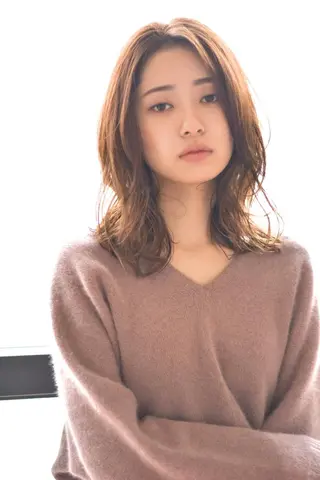 ミディアム カラー マネージャー八尾 裕一郎のヘアスタイル